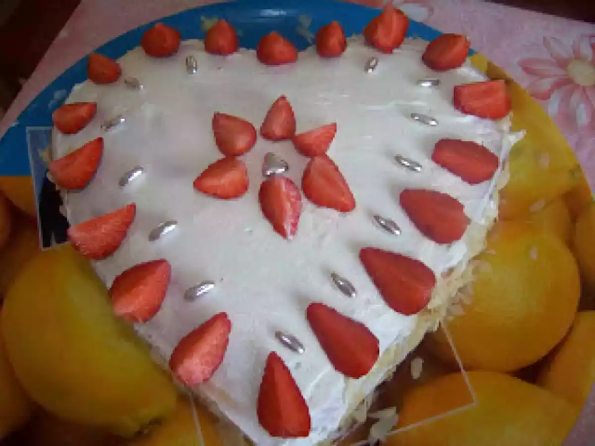 Tort inima cu capsuni - poza 2