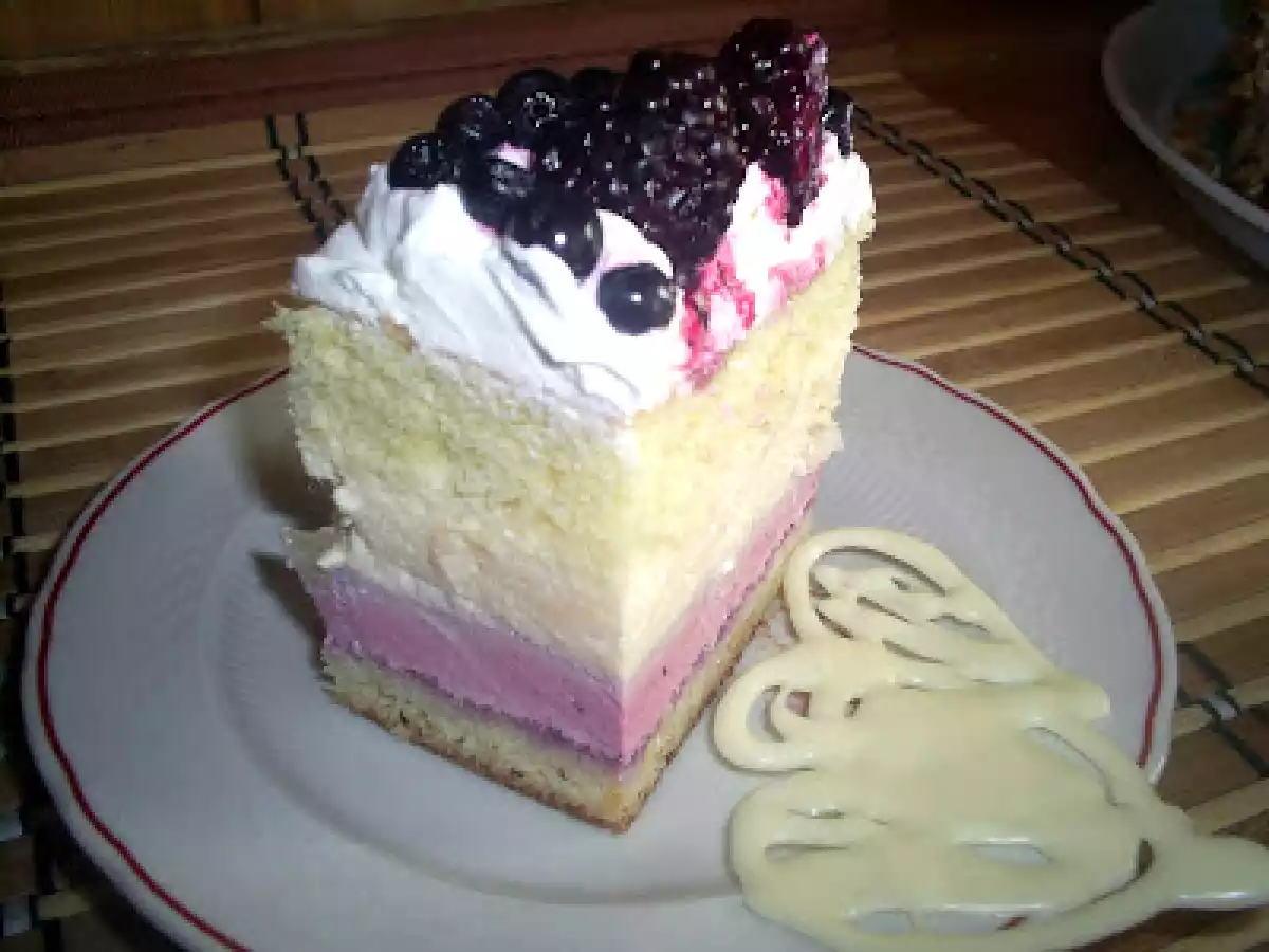 Tort - inima cu mousse de mure si crantz