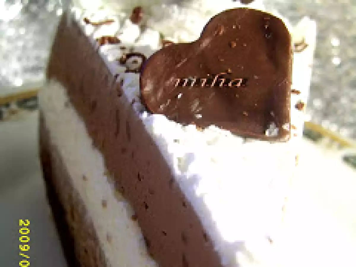 Tort inimos cu frisca si ciocolata