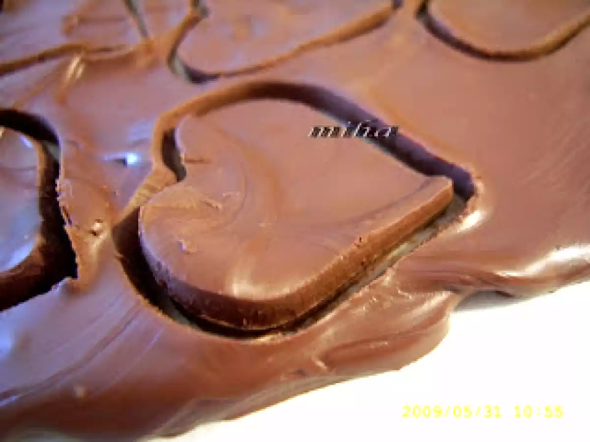 Tort inimos cu frisca si ciocolata - poza 4