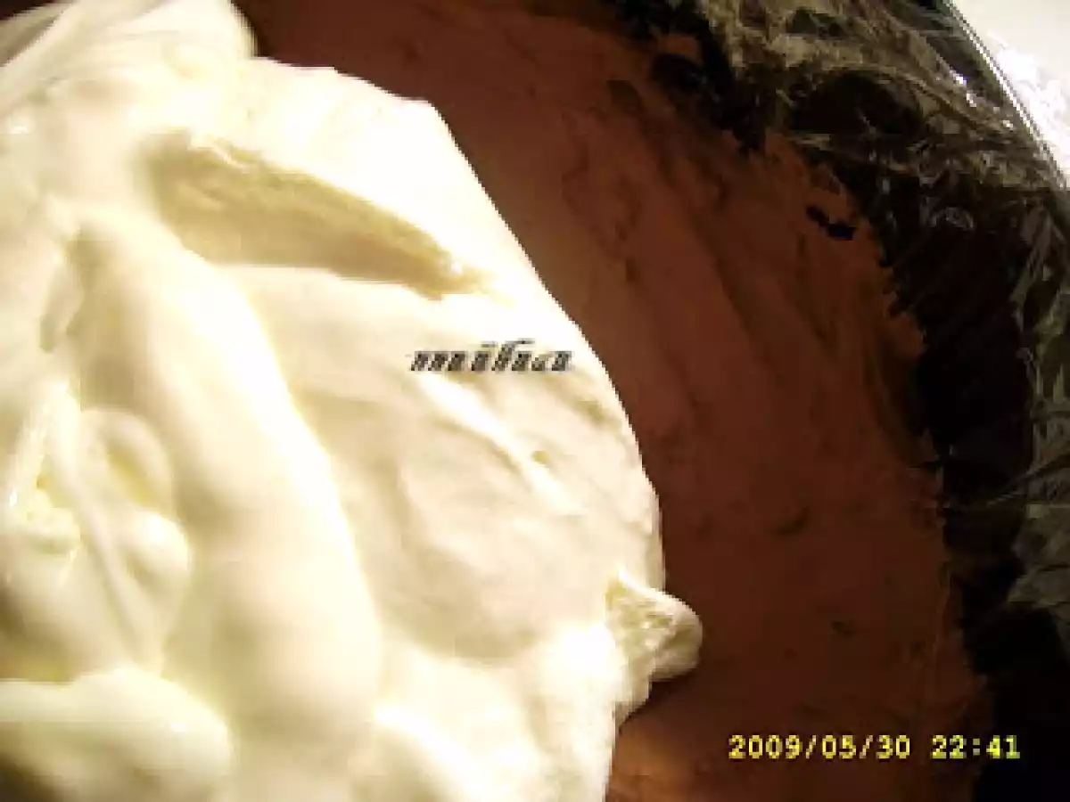 Tort inimos cu frisca si ciocolata - poza 7