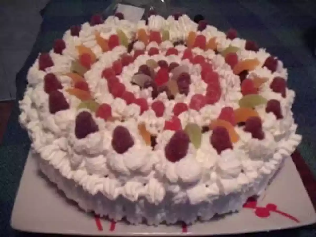 TORT sarlota cu capsuni