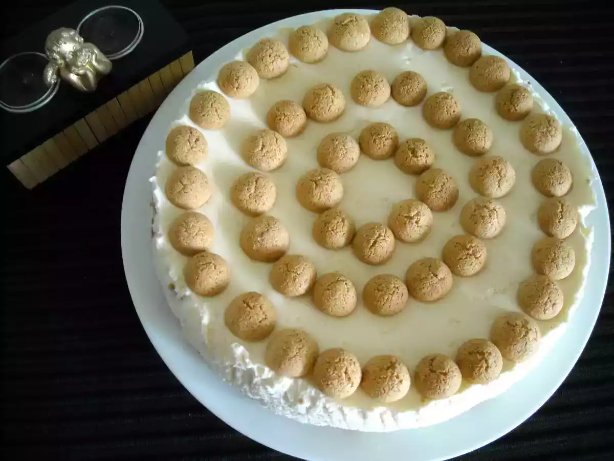 Tort sarlota cu trei feluri de biscuiti - poza 3