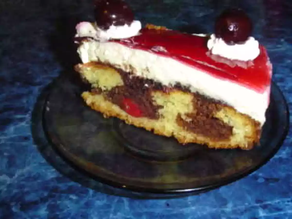 Tort Scufita rosie - poza 2