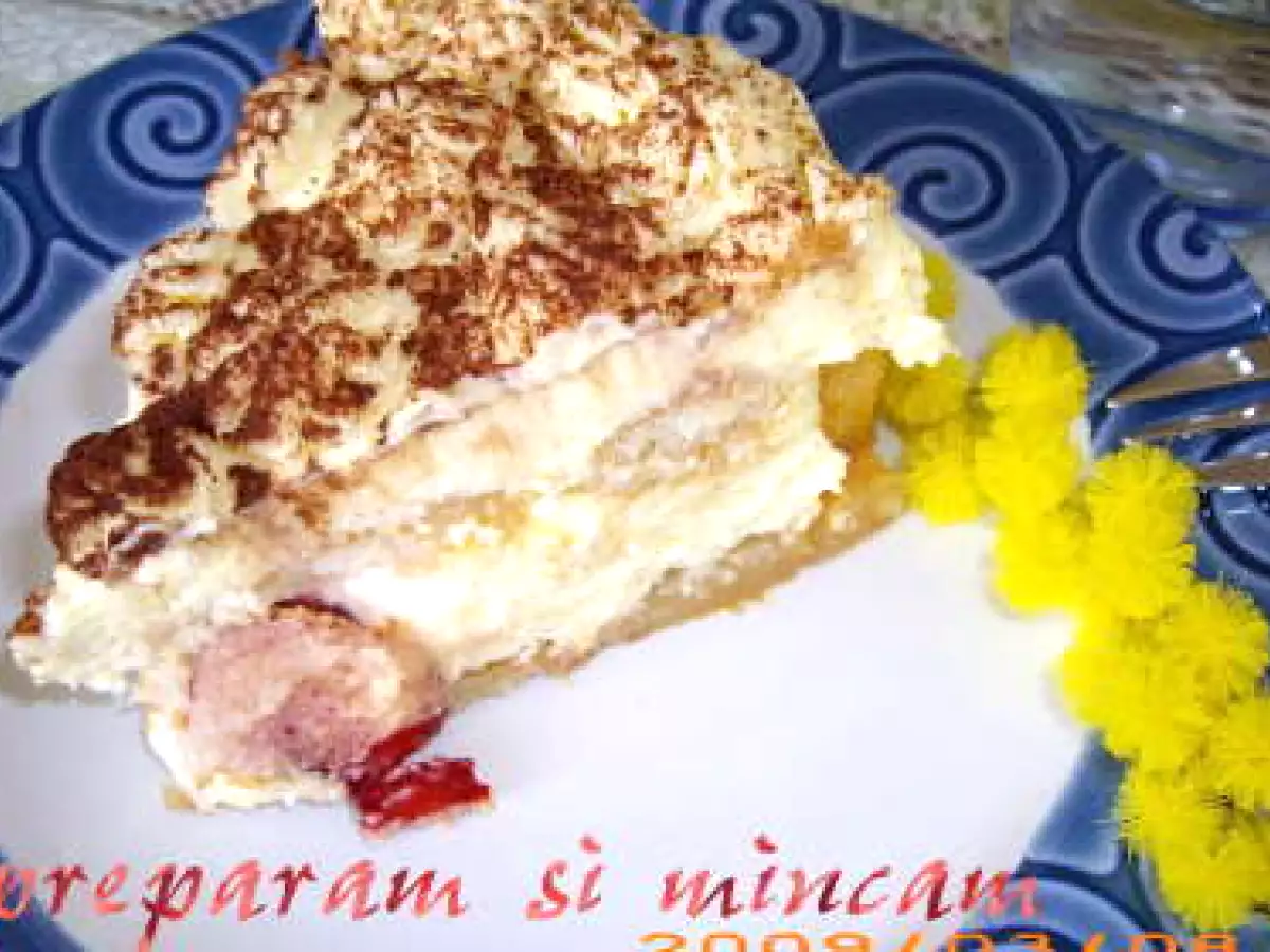 Tort tiramisu cu capsuni