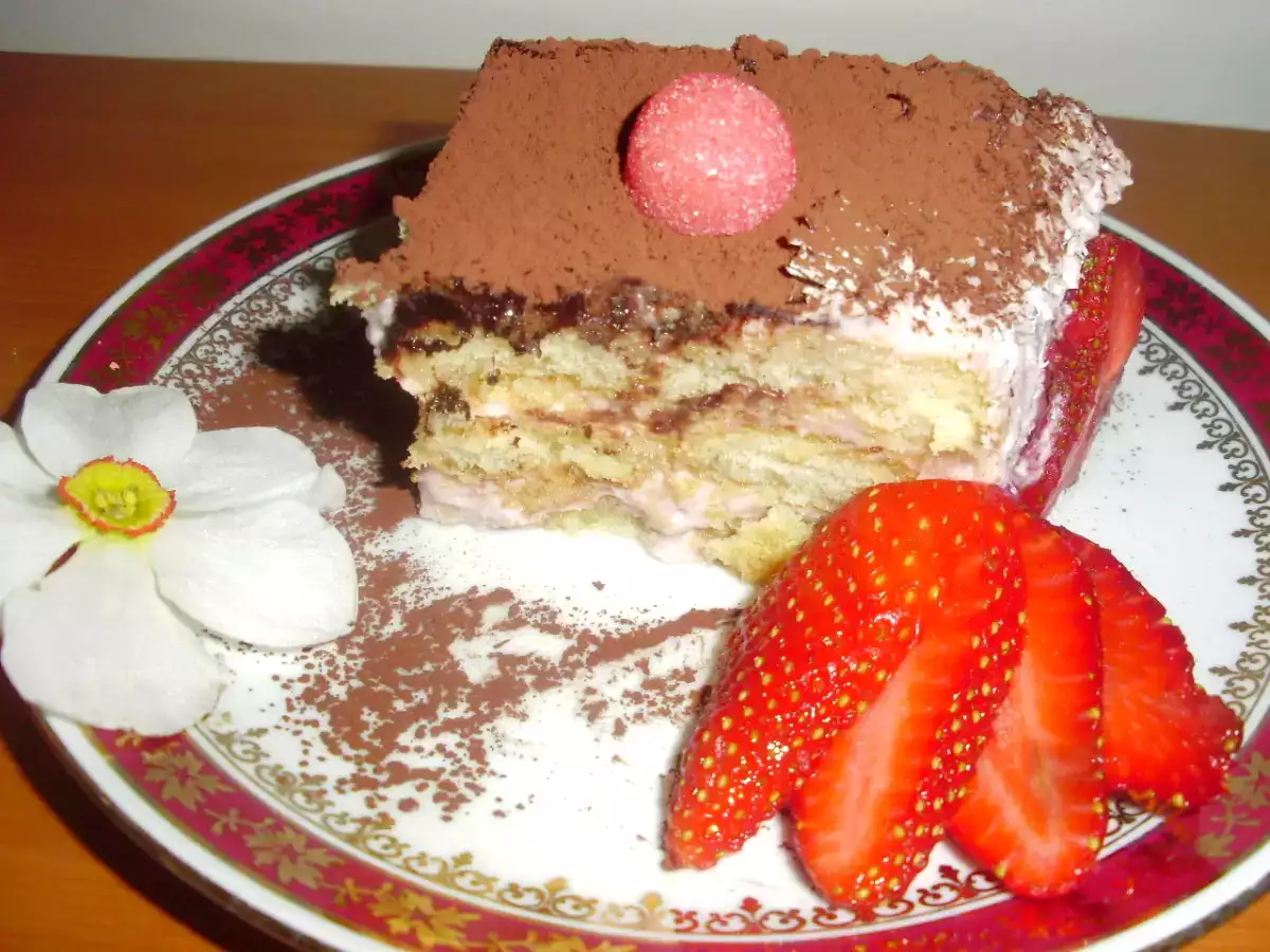 TORT TIRAMISU CU LAPTE DE COCOS SI CAPSUNI - poza 3