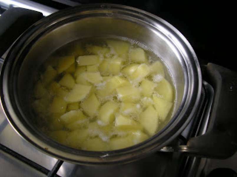 Torta salata con patate e funghi (Tarta sarata cu cartofi si ciuperci), poza 2