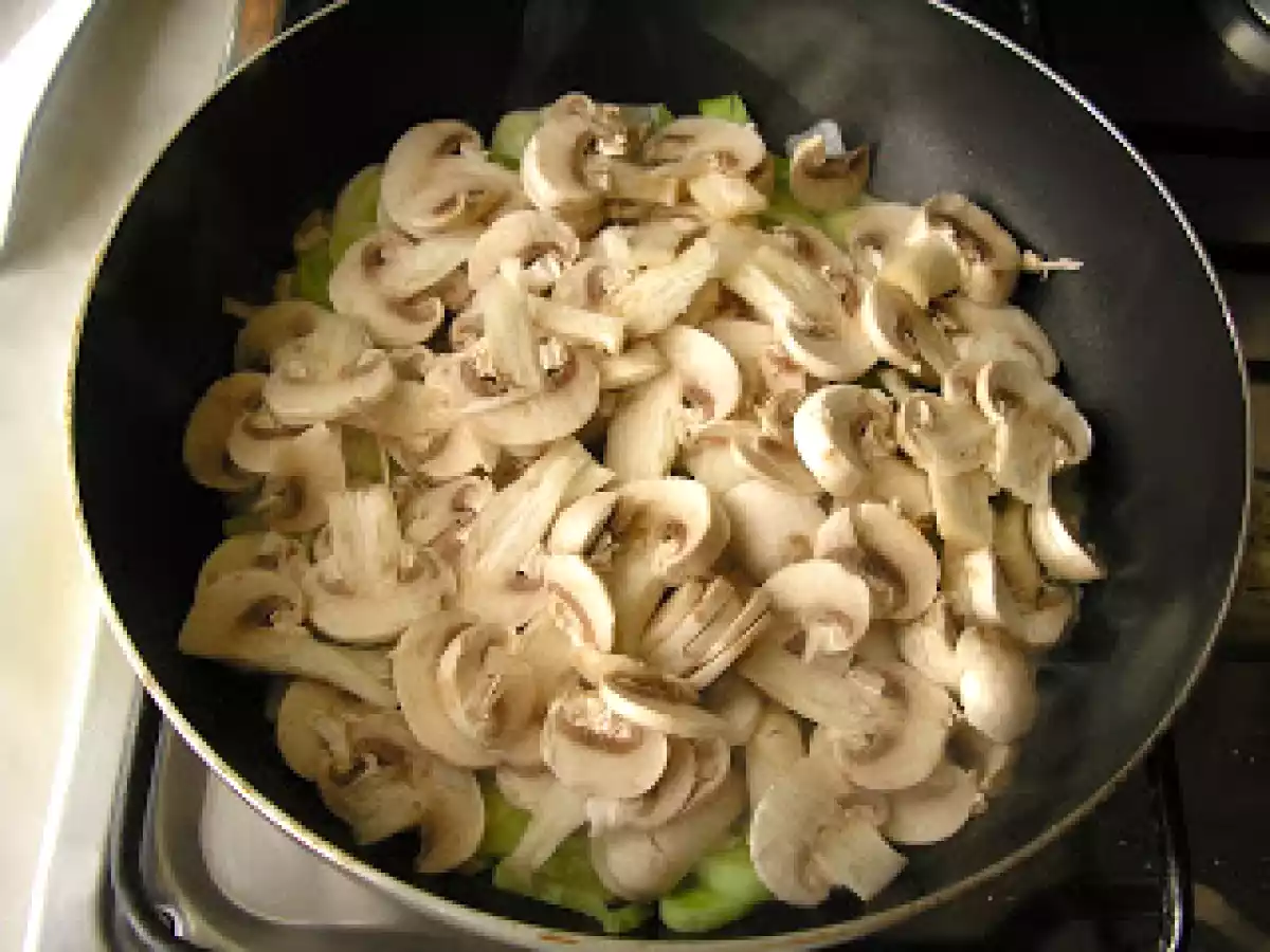 Torta salata con patate e funghi (Tarta sarata cu cartofi si ciuperci) - poza 4