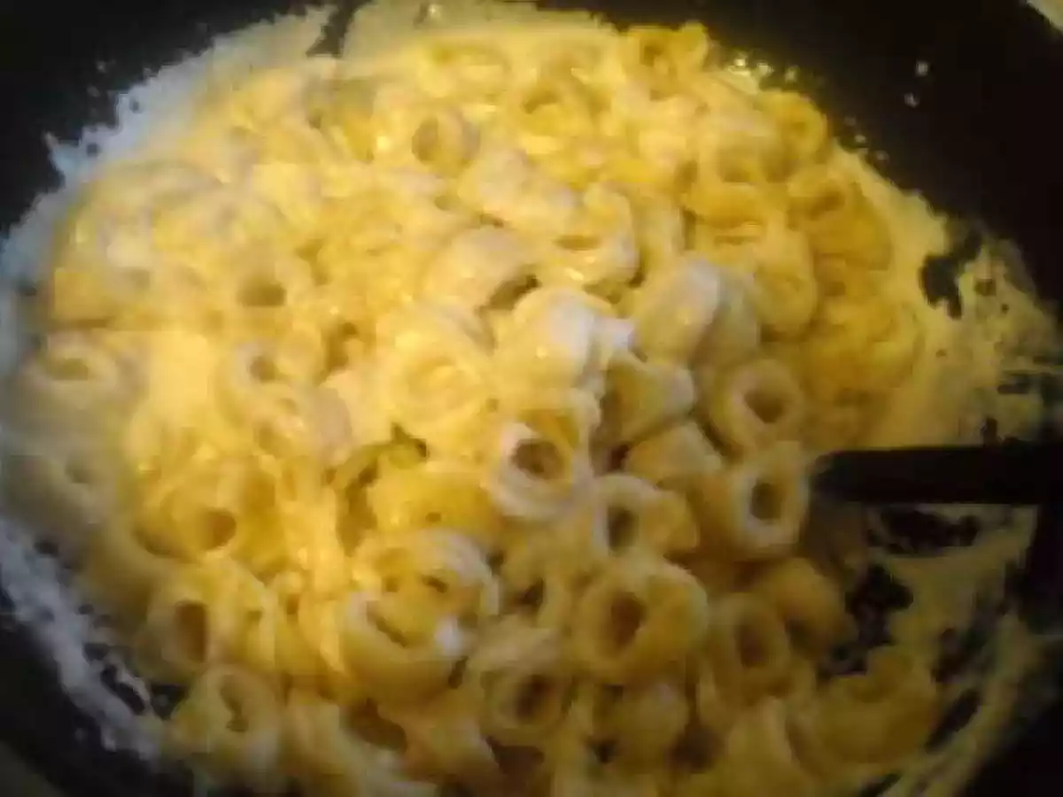 Tortellini cu smântână şi parmezan - poza 2