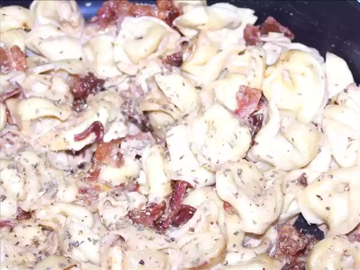 Tortellini cu smantana si sunca