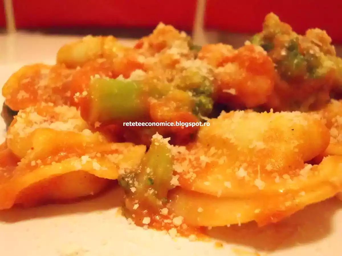 Tortellini cu sos si legume