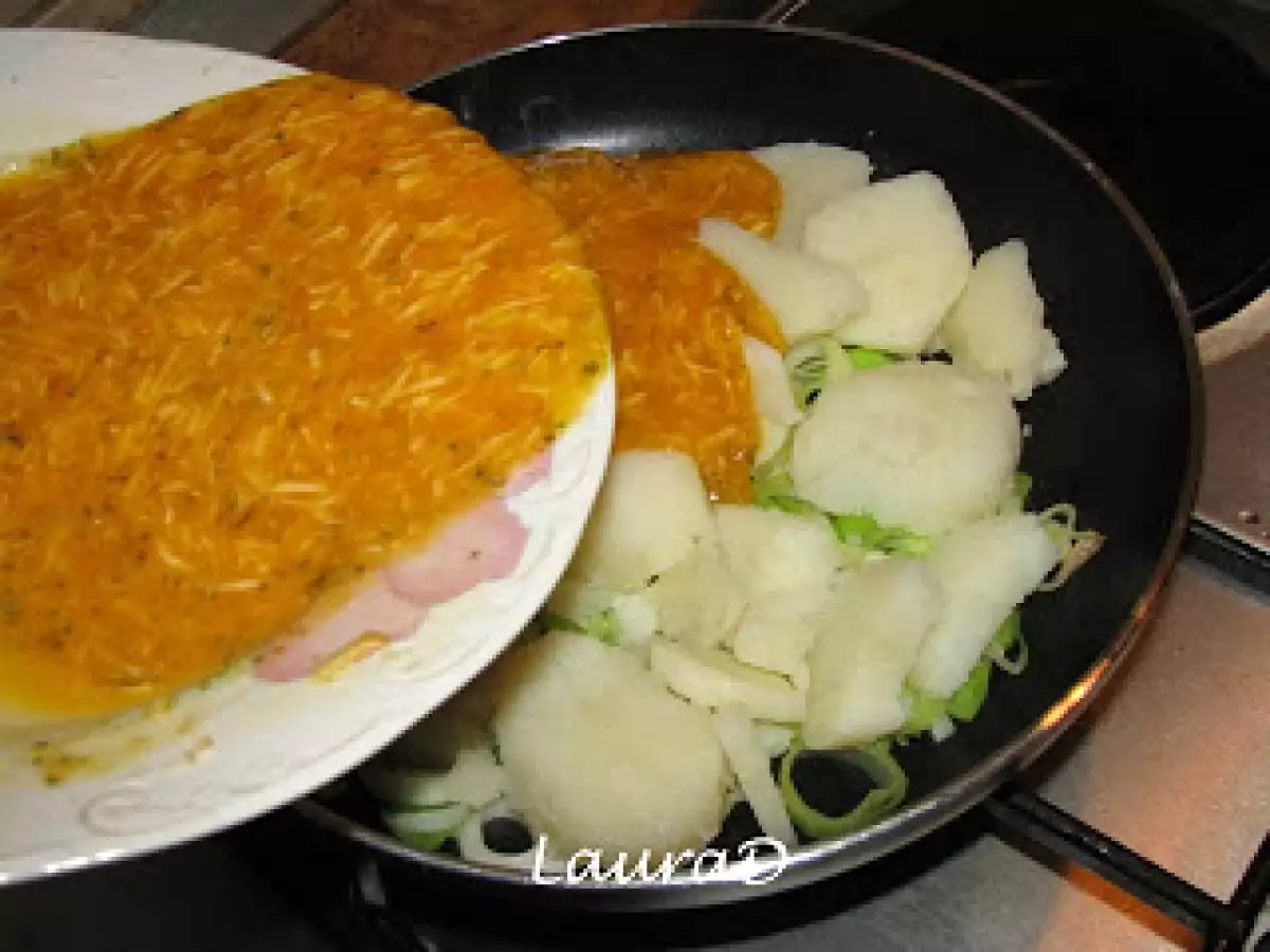 Tortilla cu cartofi, praz si branza - poza 3