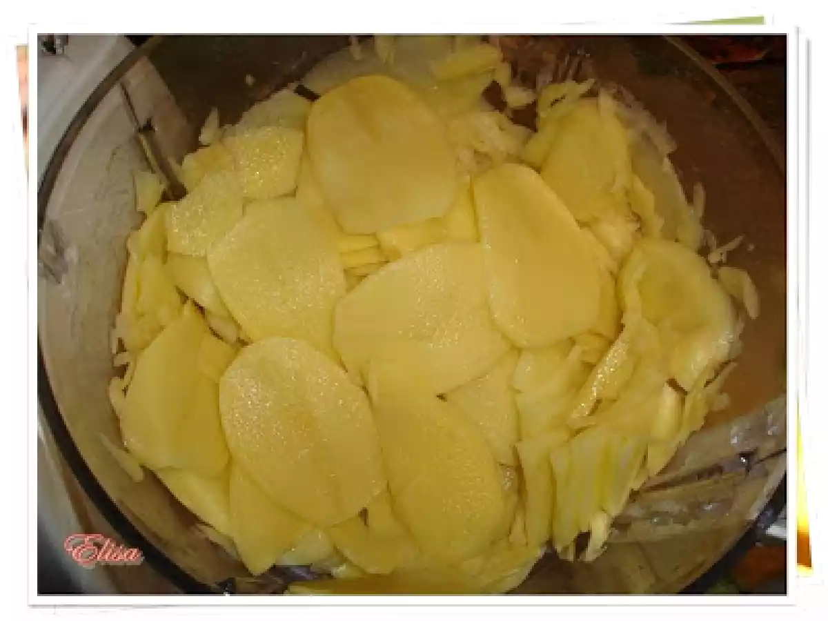 Tortilla de patatas (Placinta de cartofi) - poza 2