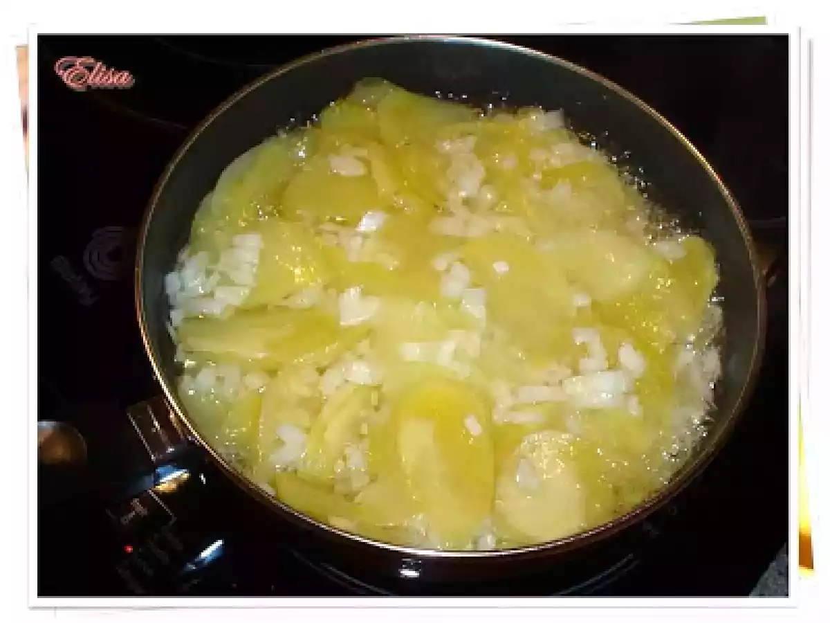 Tortilla de patatas (Placinta de cartofi) - poza 3