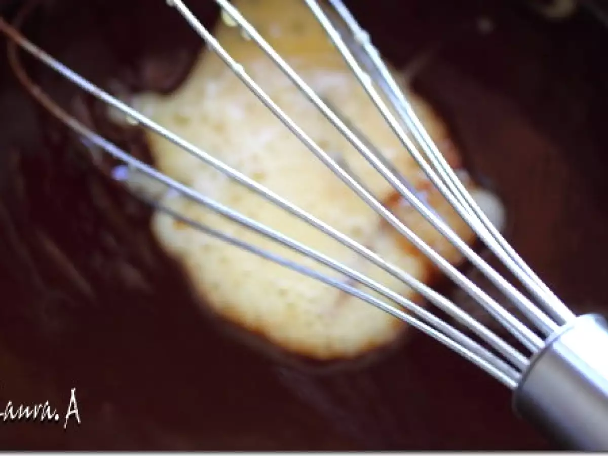 Tortino di cioccolato con cuore fondente - poza 3