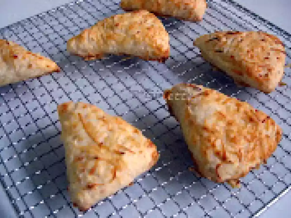 Triunghiuri cu cascaval - poza 9