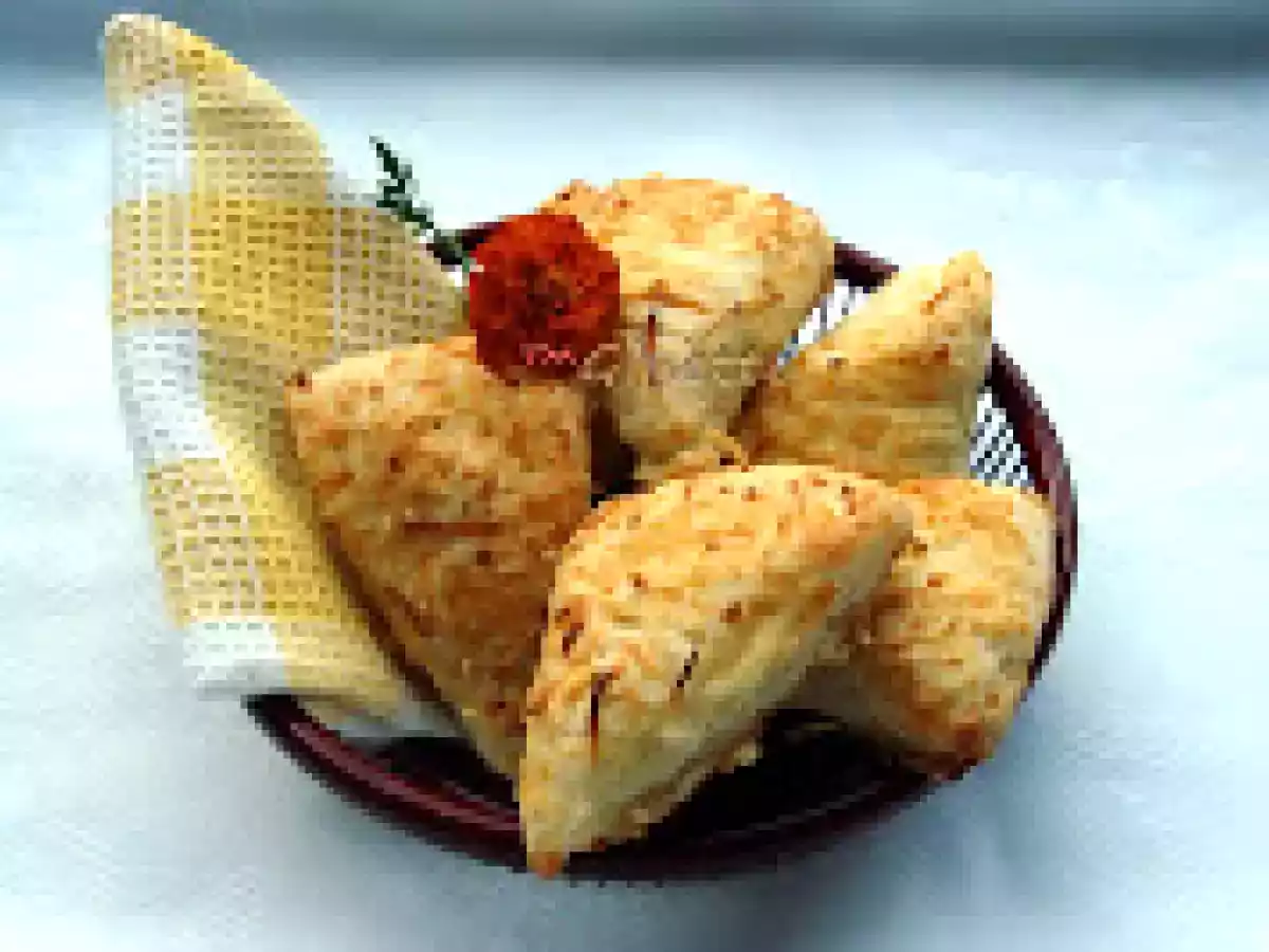 Triunghiuri cu cascaval - poza 10