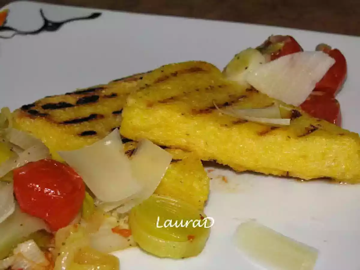 Triunghiuri de mamaliga la gratar cu legume coapte - poza 6