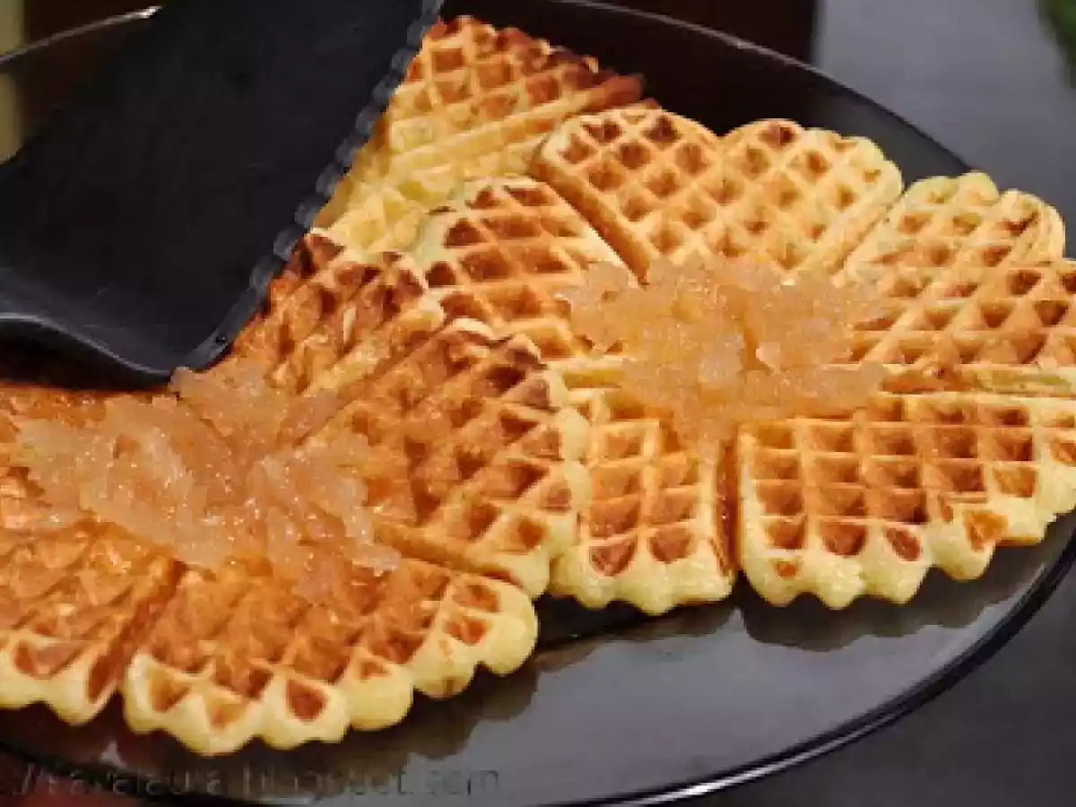 Vafe pufoase, cu lapte batut