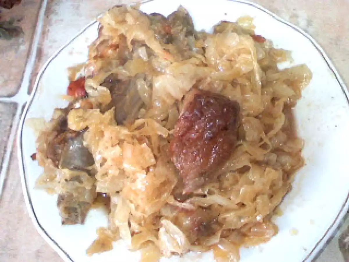 Varza (acra) calita cu carne de porc