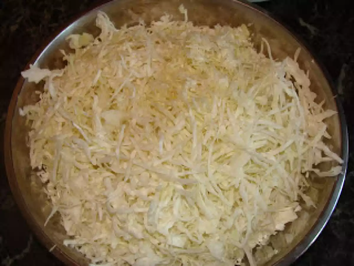 Varza dulce cu carne de porc afumata - poza 2