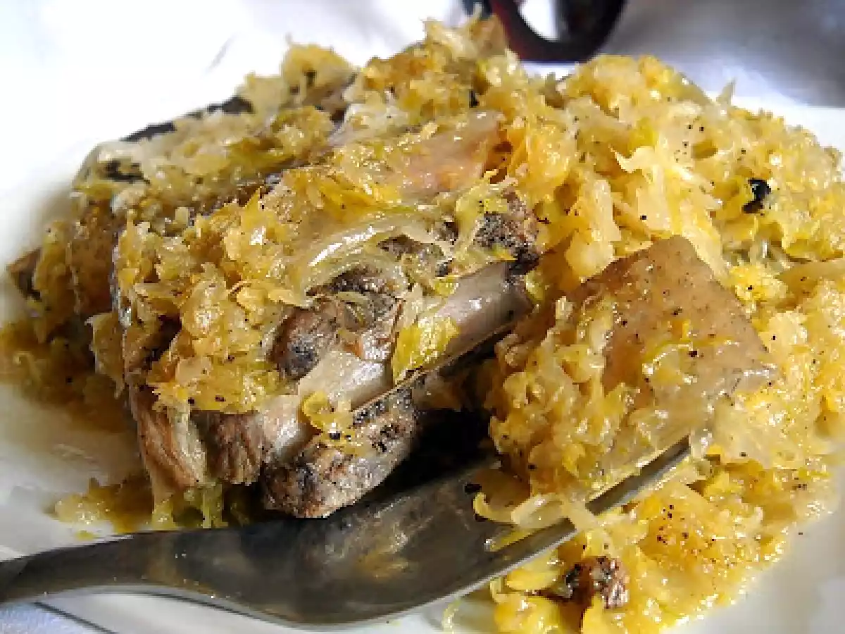 Varza murata cu costite de mistret - Toros Kaposzta