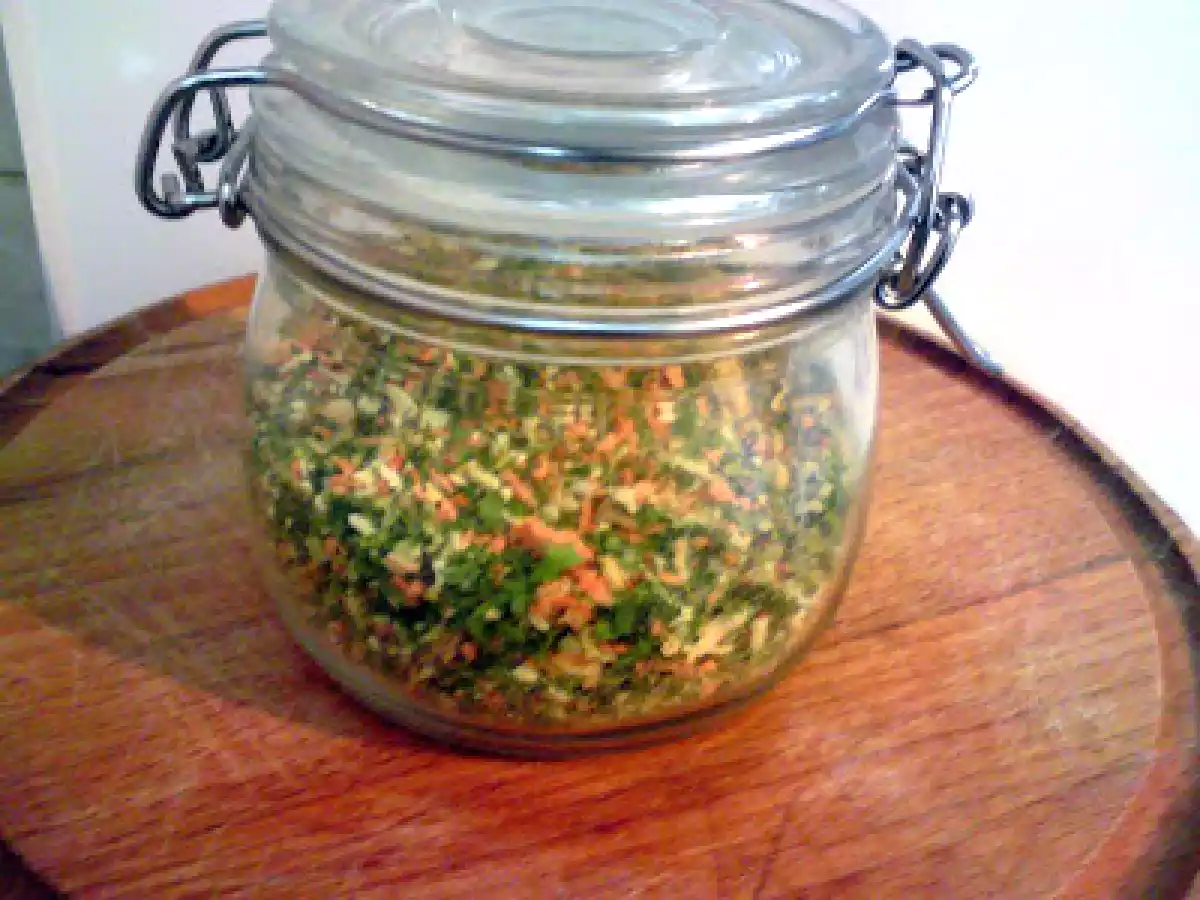 Vegeta bio facuta in casa la deshidratorul de fructe si legume