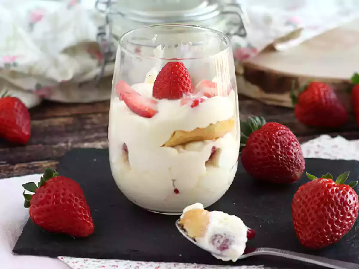 Verrine tiramisu cu capsune - poza 2