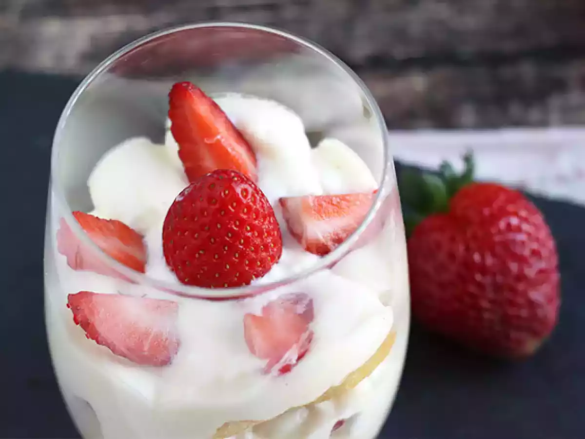 Verrine tiramisu cu capsune - poza 3