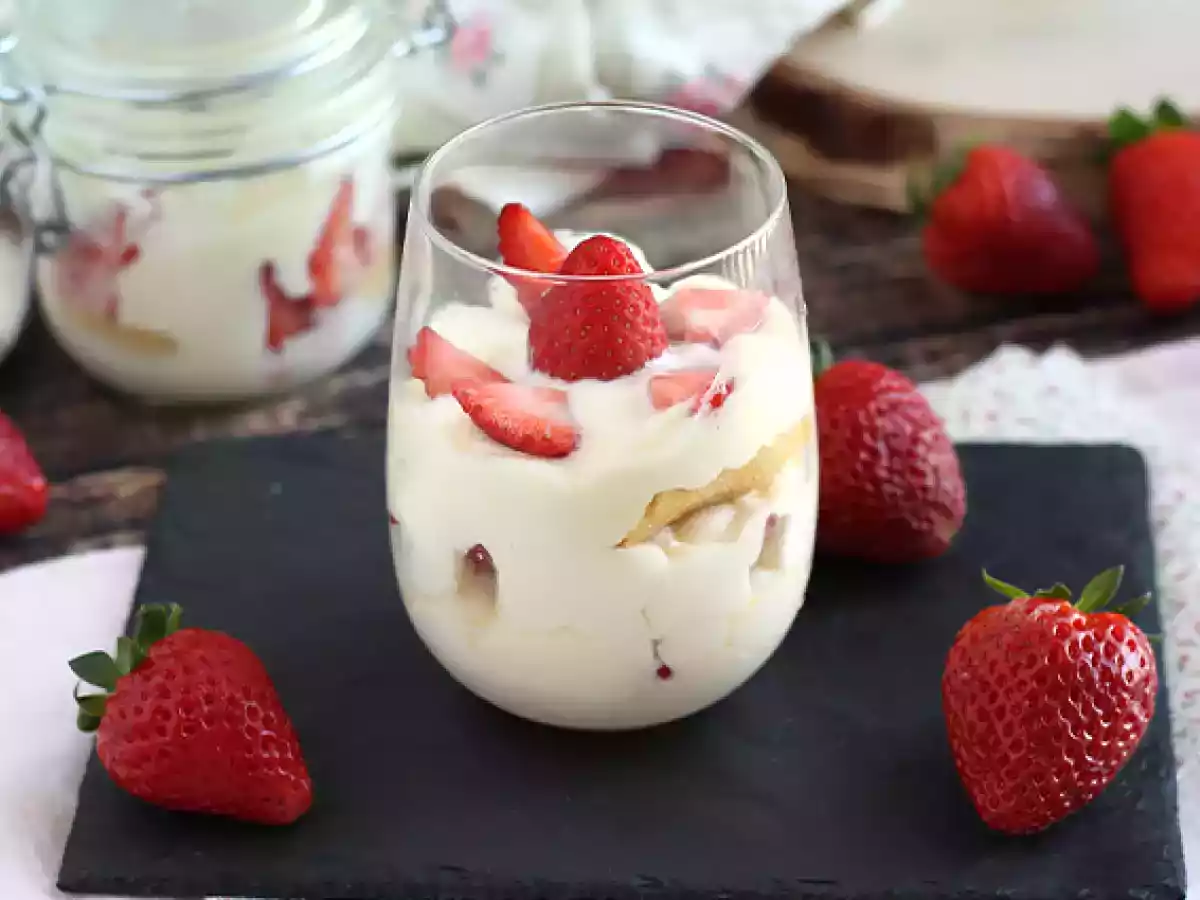 Verrine tiramisu cu capsune - poza 4