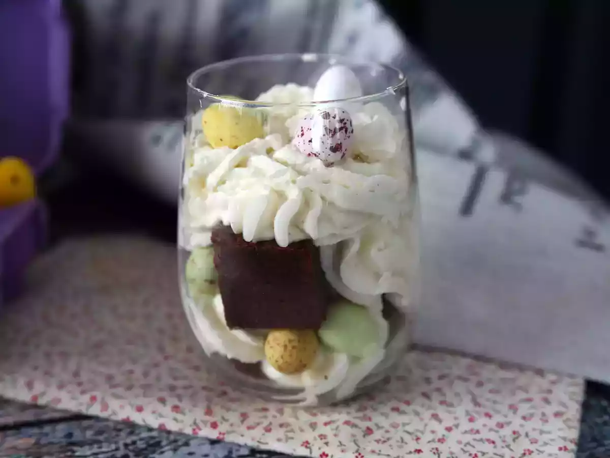 Verrines de Paște cu negresă si cremă chantilly - poza 2