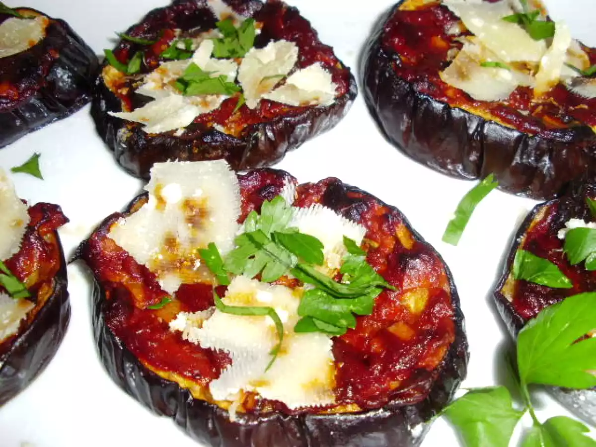 VINETE CU ROSII SI USTUROI - poza 3