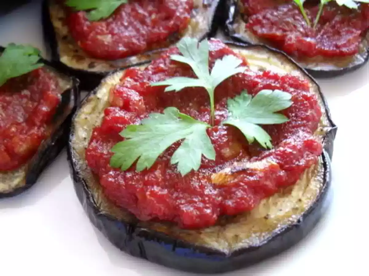 Vinete cu rosii si usturoi