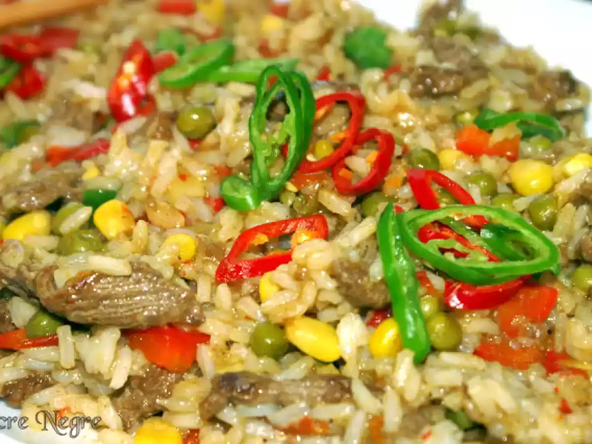 Vita cu chili si orez prajit (Chili Beef Fried Rice)
