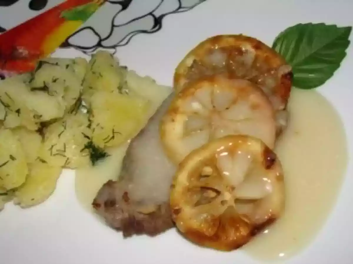 Vitel cu sos de usturoi si lamaie