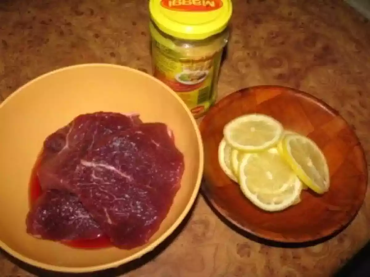 Vitel cu sos de usturoi si lamaie - poza 2