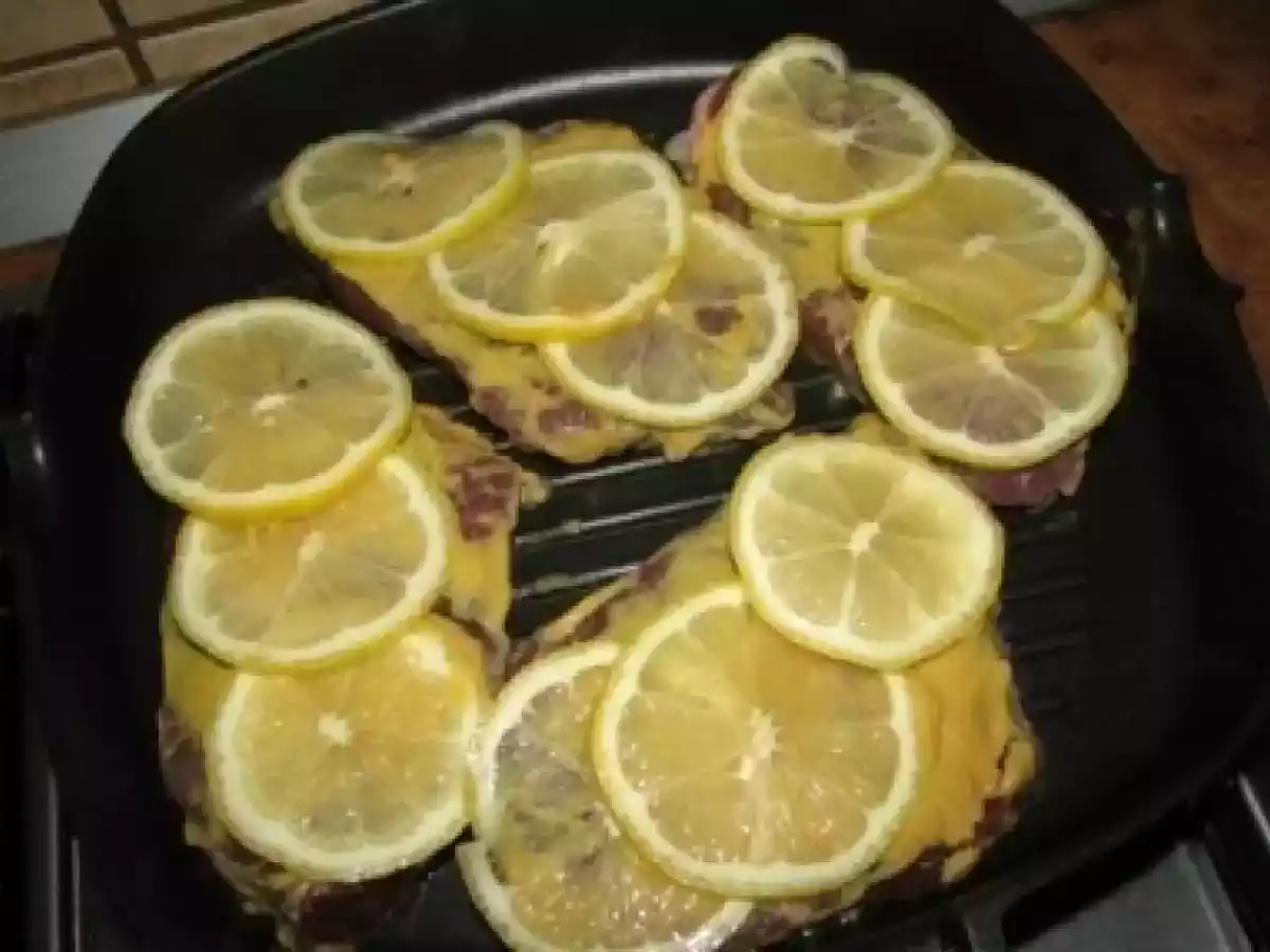 Vitel cu sos de usturoi si lamaie - poza 5