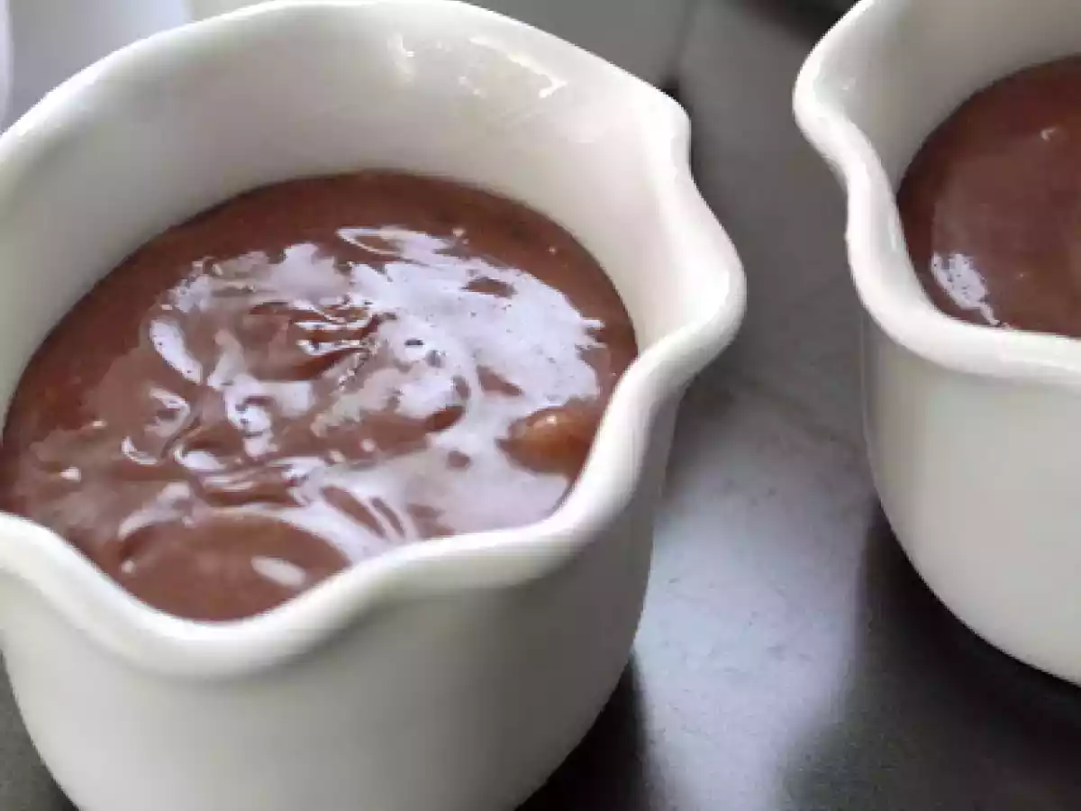 Vulcani cu lava de ciocolata/ Chocolate lava cake - poza 2