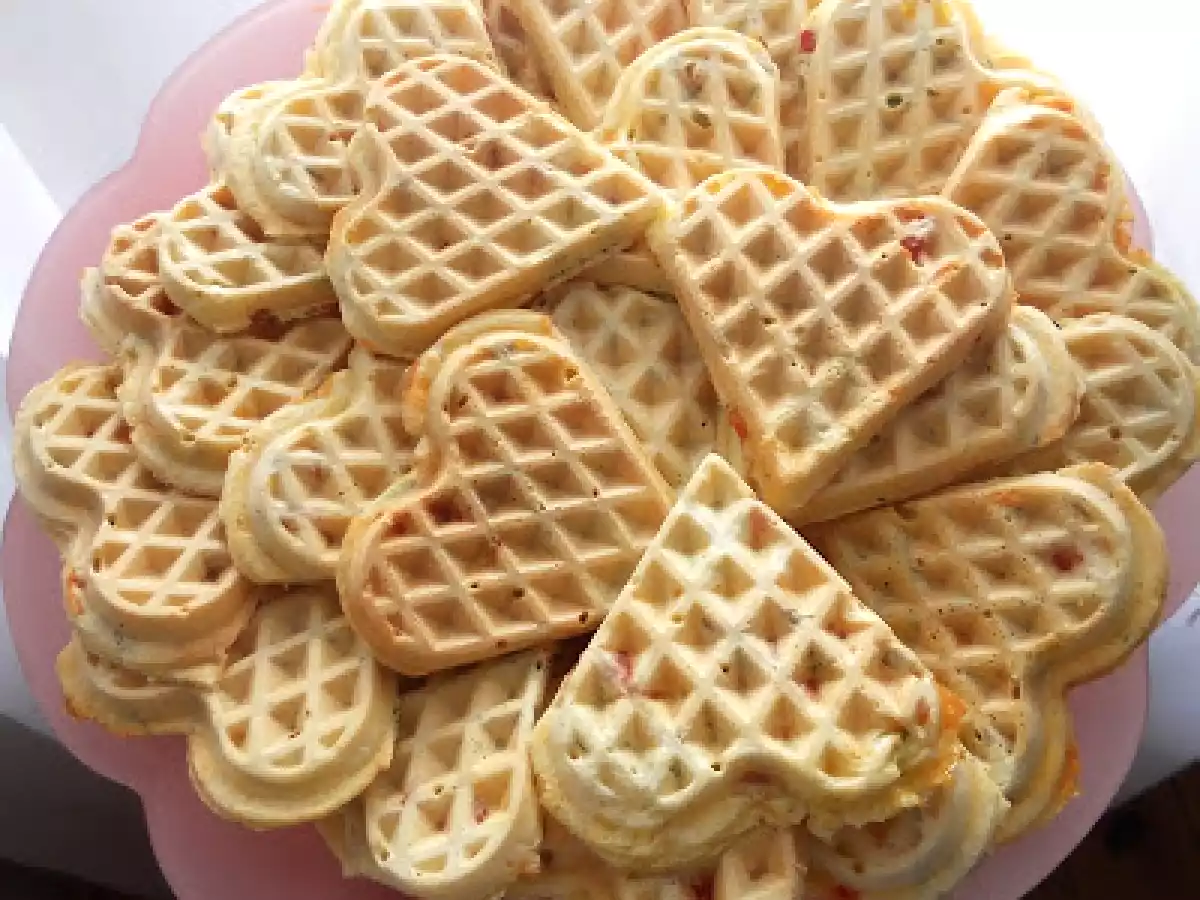 Waffe cu ardei, salam si cascaval