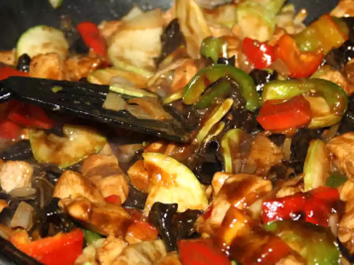 Wok away 3 - Pui cu urechi de lemn - poza 2