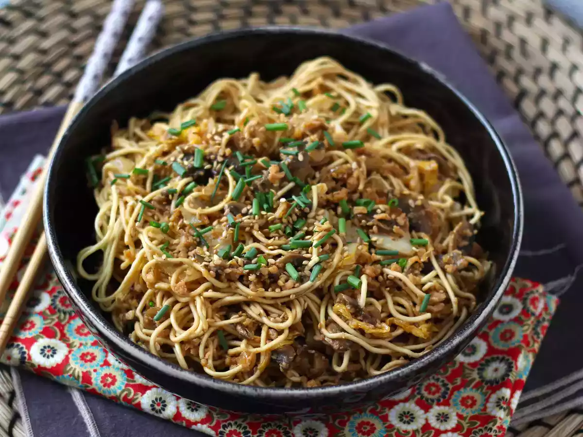 Wok cu tăitei chinezești (legume și proteine ​​​​de soia texturate) - poza 6