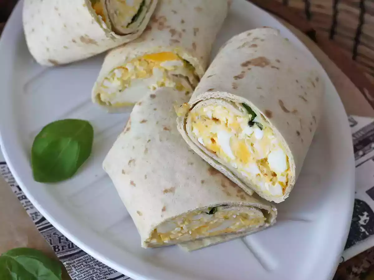 Wrap moale și superproteic cu ou și feta - poza 2