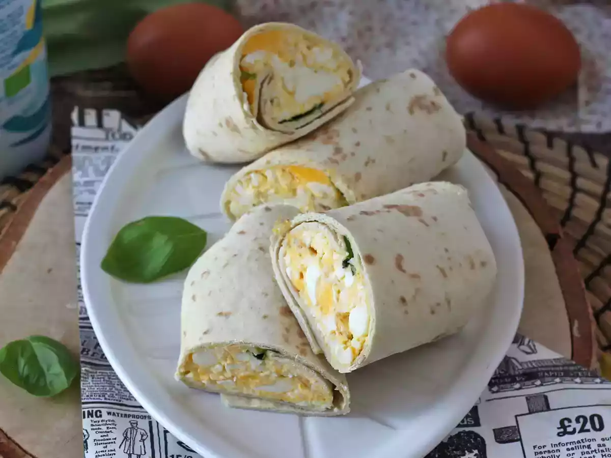 Wrap moale și superproteic cu ou și feta - poza 3
