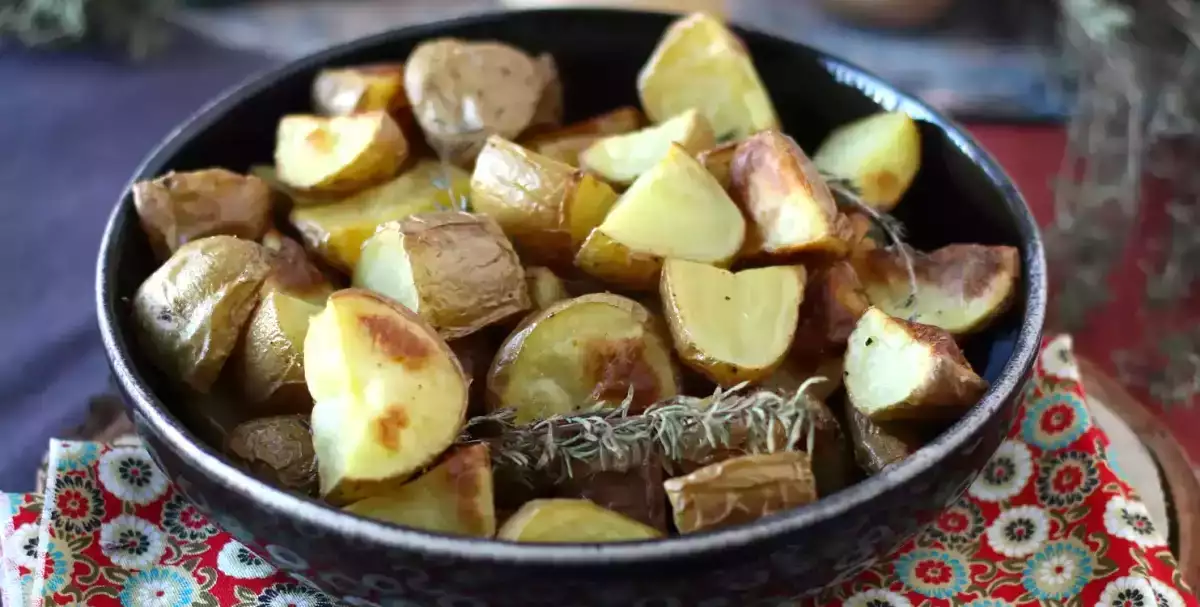 Rețete cu cartofi: de la cuptor și piure la salate, supe și air fryer